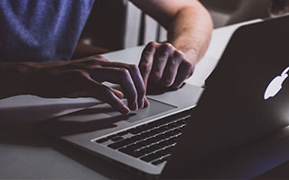 半岛体育-乔纳森再发文：我不是特维斯那样的狗 说球队坏话